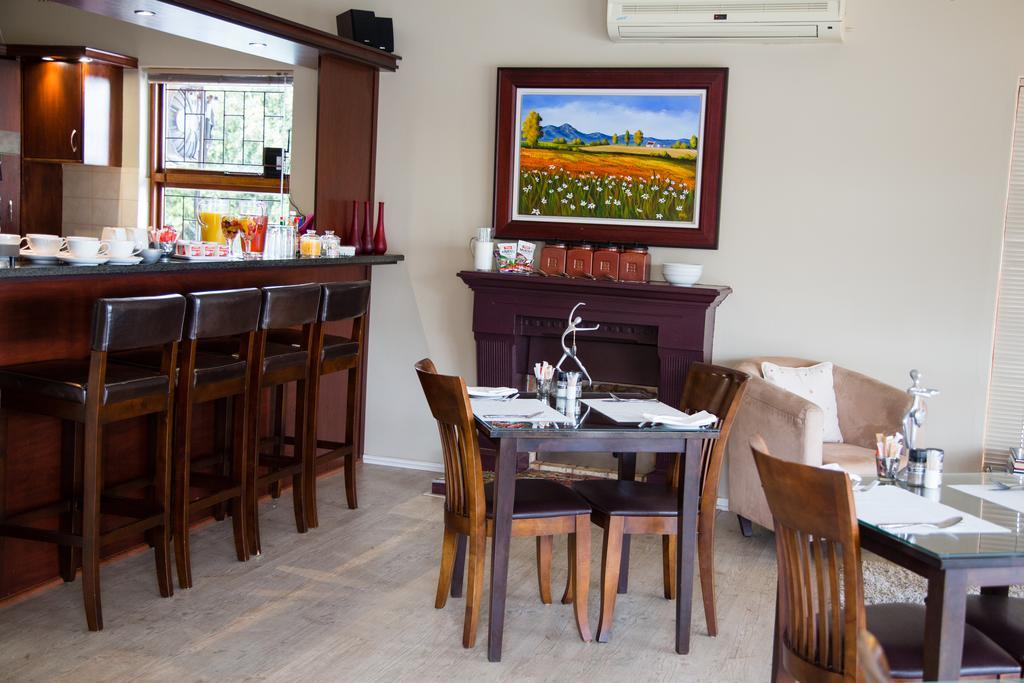 Four Palms Accommodation Durbanville Esterno foto